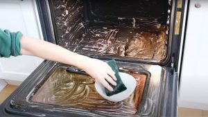 how to clean your oven 
